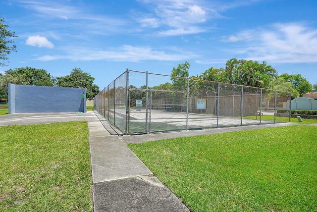 8630 BRIDLE PATH Court 207, Davie, FL 33328