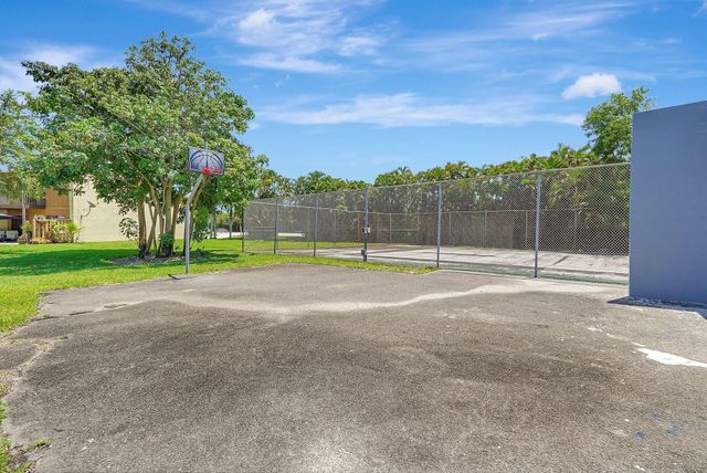 8630 BRIDLE PATH Court 207, Davie, FL 33328