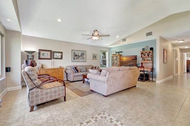 8630 BRIDLE PATH Court 207, Davie, FL 33328