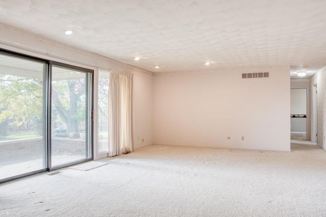 1932 E Hibbard Road, Owosso, MI 48867