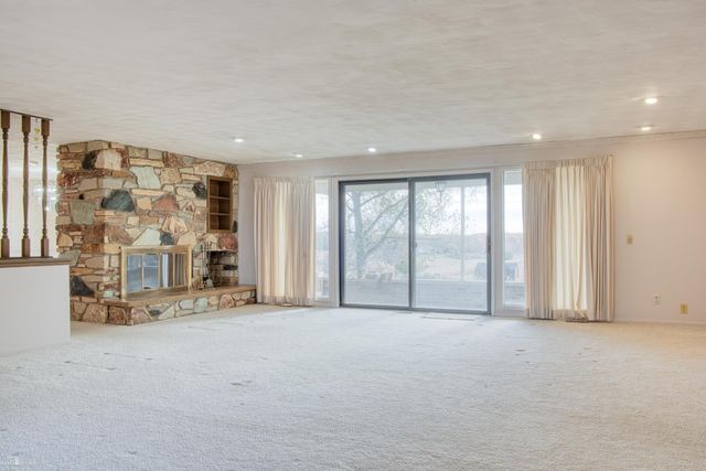 1932 E Hibbard Road, Owosso, MI 48867