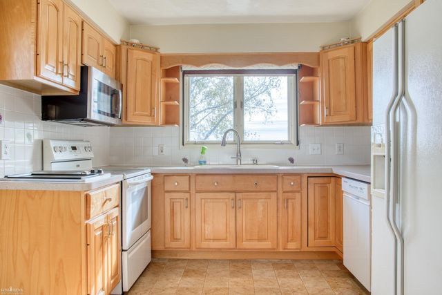 1932 E Hibbard Road, Owosso, MI 48867