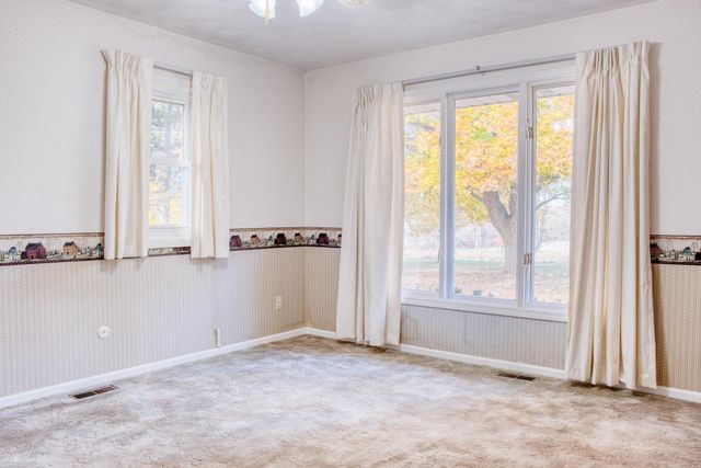 1932 E Hibbard Road, Owosso, MI 48867