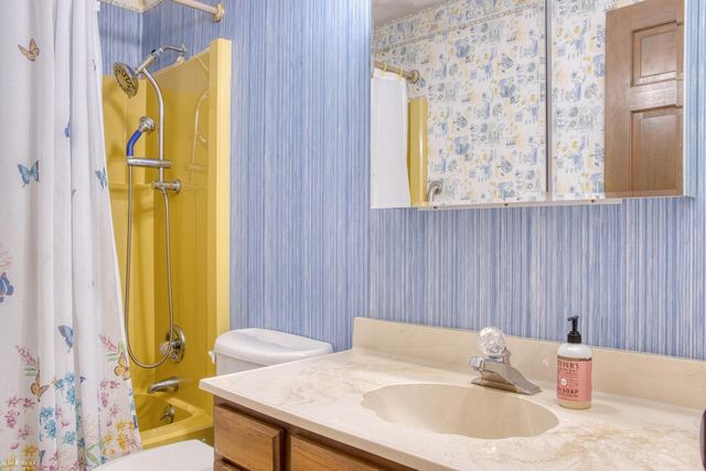 1932 E Hibbard Road, Owosso, MI 48867