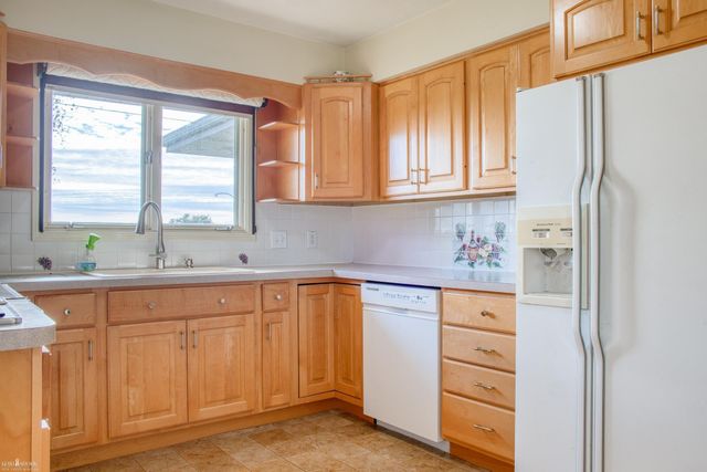 1932 E Hibbard Road, Owosso, MI 48867