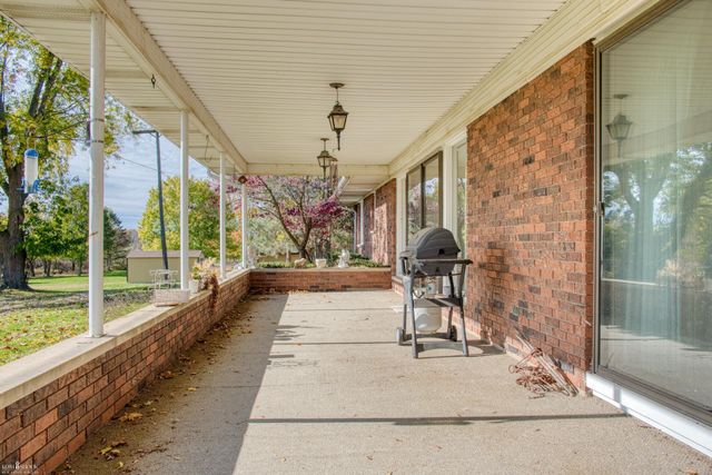 1932 E Hibbard Road, Owosso, MI 48867