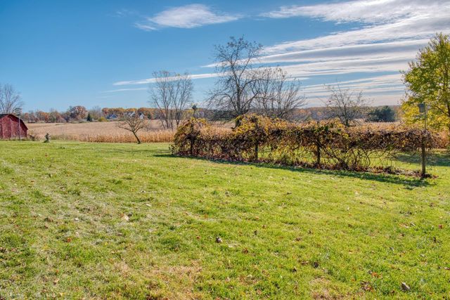 1932 E Hibbard Road, Owosso, MI 48867