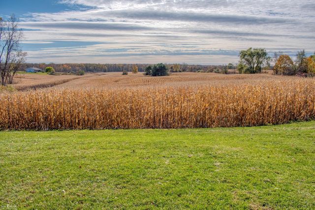 1932 E Hibbard Road, Owosso, MI 48867