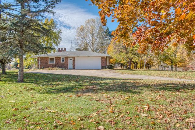 1932 E Hibbard Road, Owosso, MI 48867