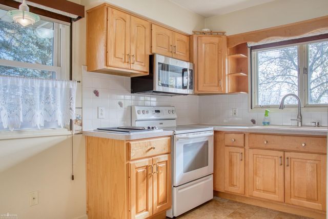 1932 E Hibbard Road, Owosso, MI 48867