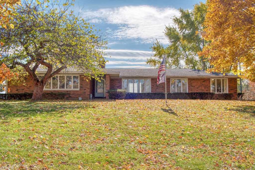 1932 E Hibbard Road, Owosso, MI 48867