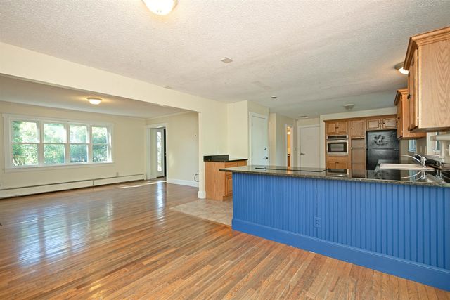 81 Seamans Road, New London, NH 03257
