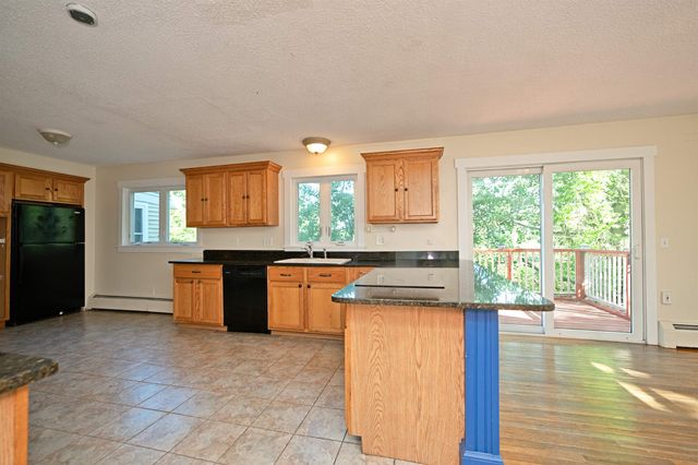 81 Seamans Road, New London, NH 03257