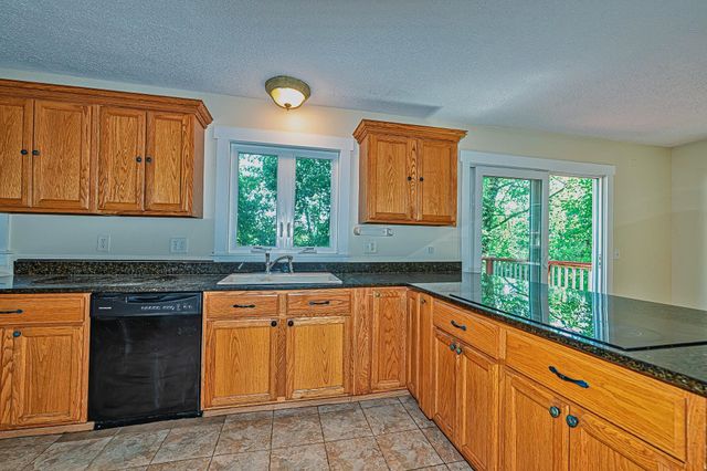 81 Seamans Road, New London, NH 03257