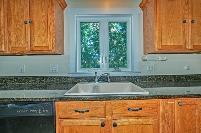 81 Seamans Road, New London, NH 03257