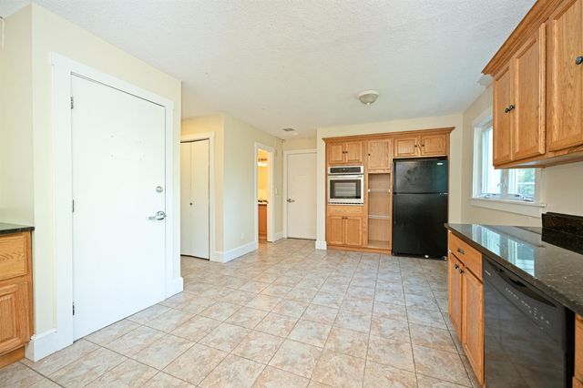 81 Seamans Road, New London, NH 03257