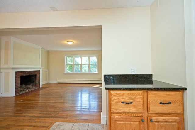 81 Seamans Road, New London, NH 03257