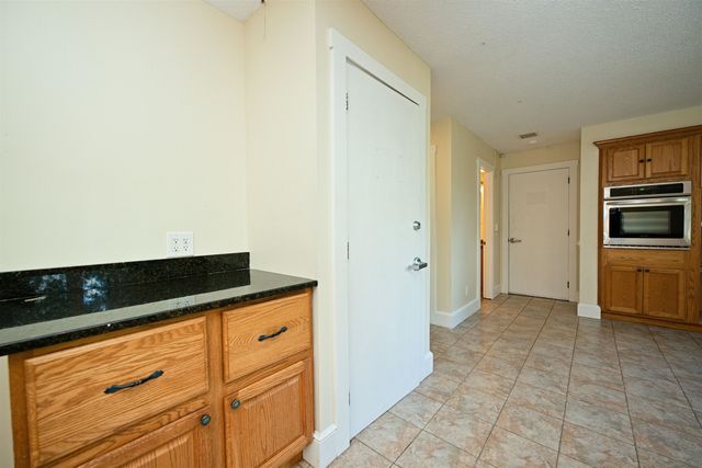 81 Seamans Road, New London, NH 03257