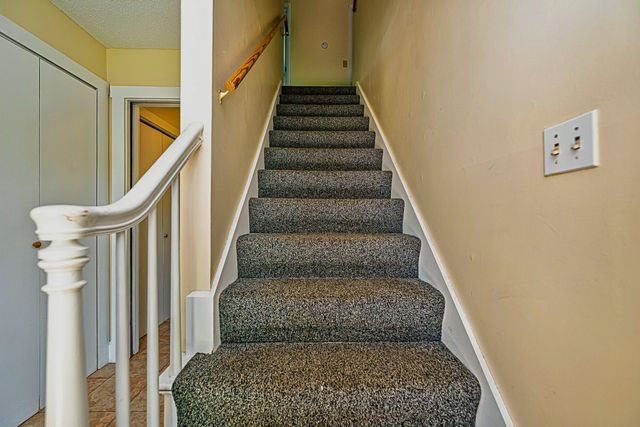 81 Seamans Road, New London, NH 03257