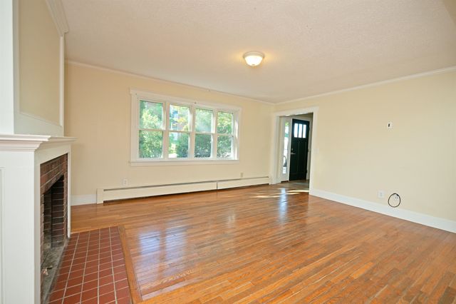 81 Seamans Road, New London, NH 03257