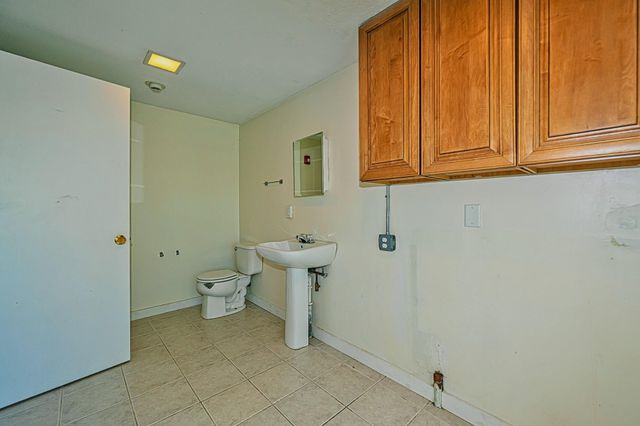81 Seamans Road, New London, NH 03257