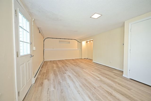 81 Seamans Road, New London, NH 03257