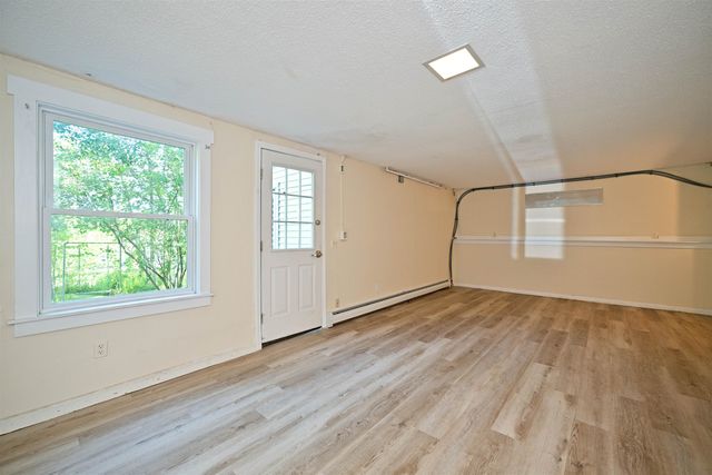 81 Seamans Road, New London, NH 03257