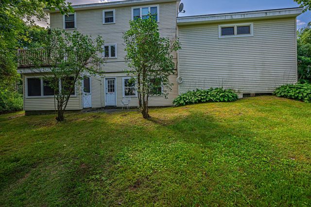 81 Seamans Road, New London, NH 03257