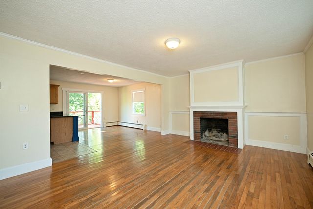 81 Seamans Road, New London, NH 03257