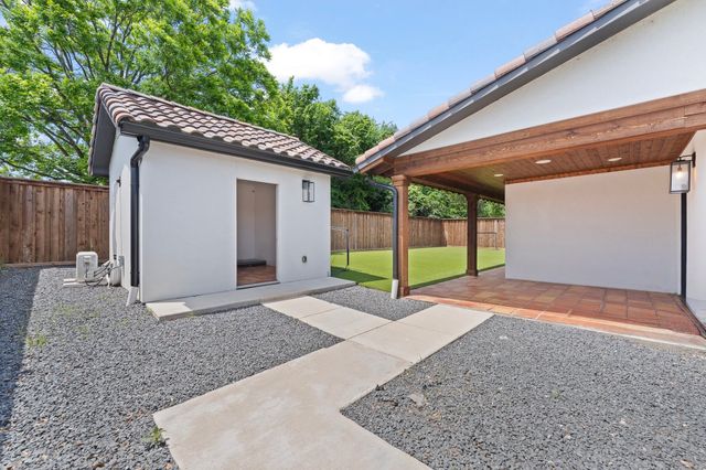 613 Wildcat Way, Kennedale, TX 76060