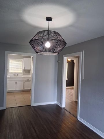 2409 Bastrop 2, Houston, TX 77004