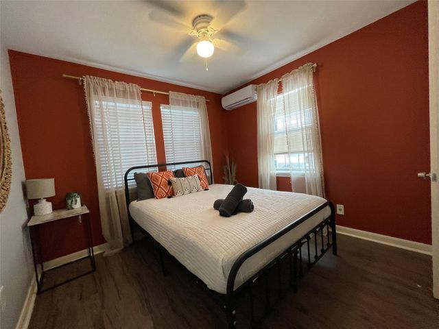 2409 Bastrop 2, Houston, TX 77004