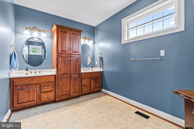 5715 DOUBS RD, Adamstown, MD 21710