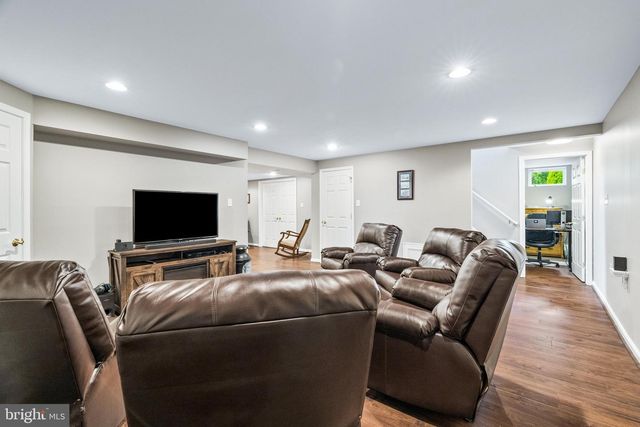 5715 DOUBS RD, Adamstown, MD 21710