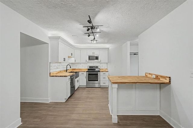 609 Woodknoll Court, Jonesboro, GA 30238