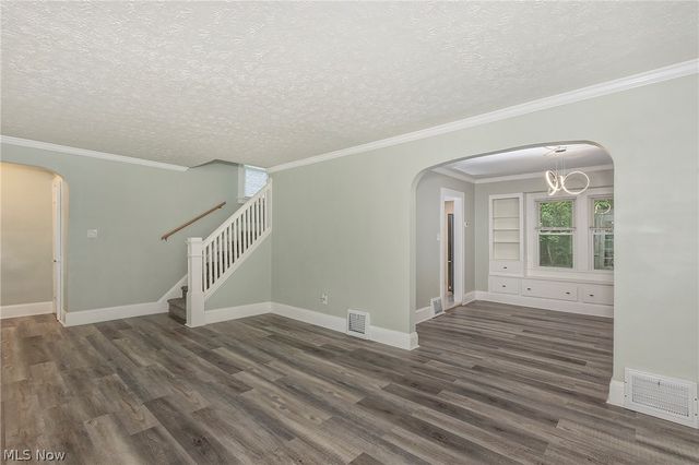 1049 Pembrook Road, Cleveland Heights, OH 44121