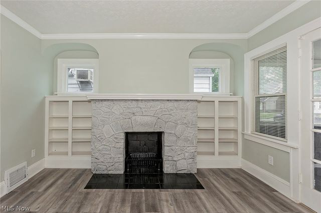 1049 Pembrook Road, Cleveland Heights, OH 44121