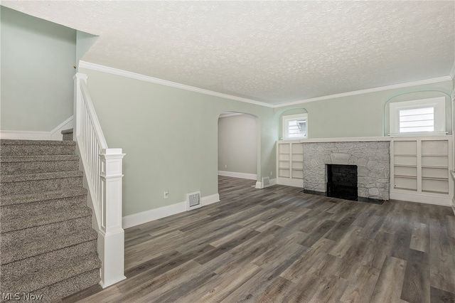 1049 Pembrook Road, Cleveland Heights, OH 44121