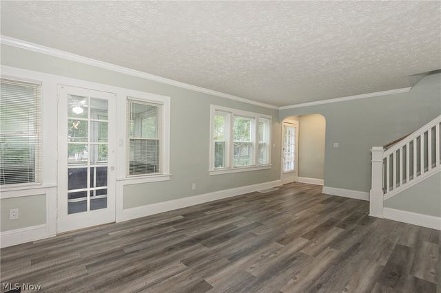1049 Pembrook Road, Cleveland Heights, OH 44121