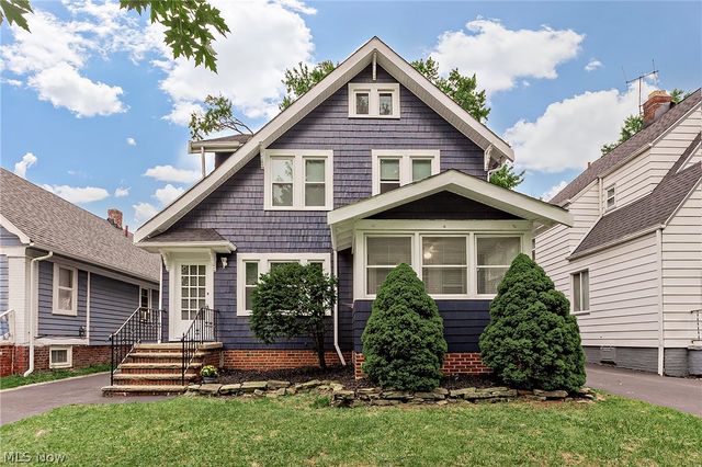 1049 Pembrook Road, Cleveland Heights, OH 44121