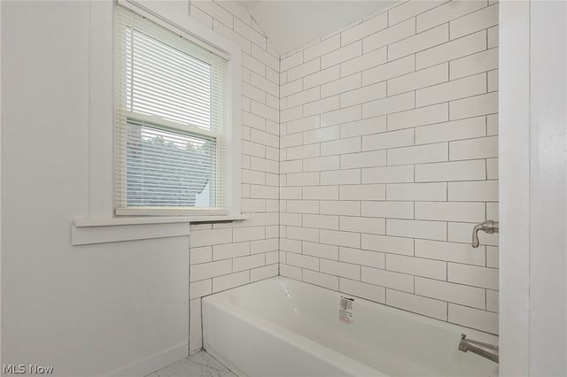 1049 Pembrook Road, Cleveland Heights, OH 44121
