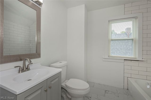 1049 Pembrook Road, Cleveland Heights, OH 44121