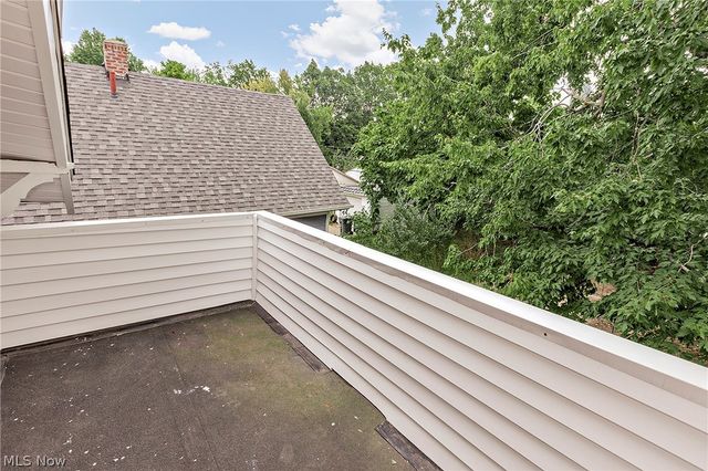 1049 Pembrook Road, Cleveland Heights, OH 44121