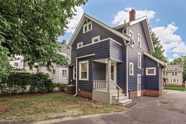 1049 Pembrook Road, Cleveland Heights, OH 44121