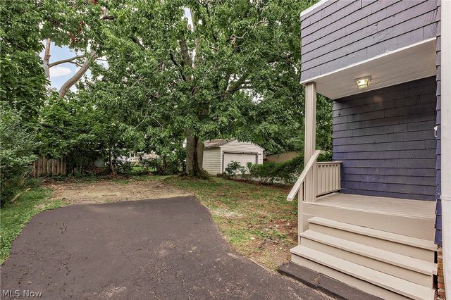 1049 Pembrook Road, Cleveland Heights, OH 44121