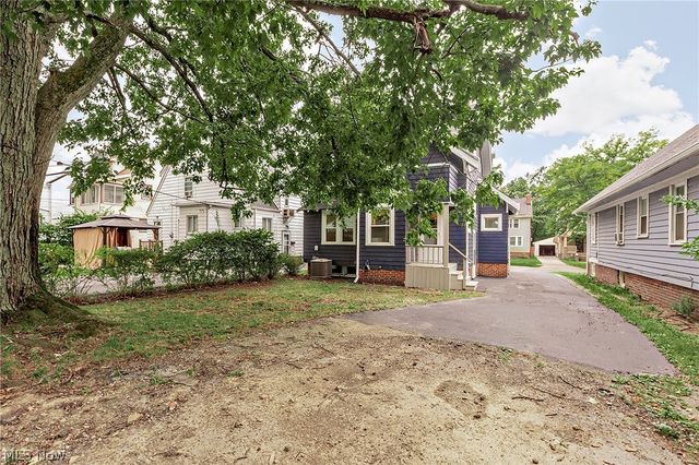 1049 Pembrook Road, Cleveland Heights, OH 44121