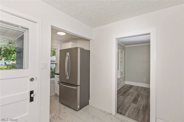 1049 Pembrook Road, Cleveland Heights, OH 44121