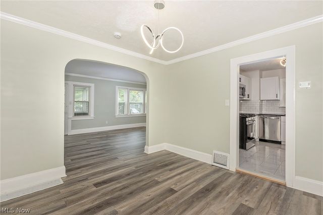 1049 Pembrook Road, Cleveland Heights, OH 44121