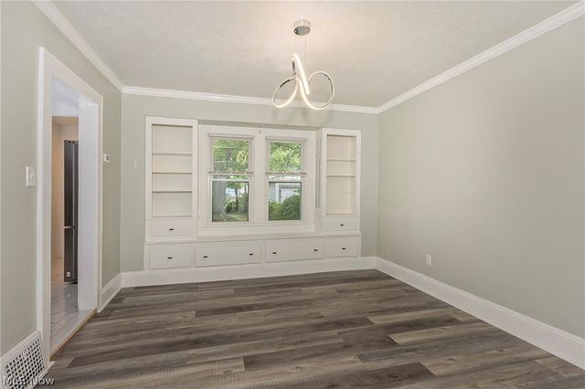 1049 Pembrook Road, Cleveland Heights, OH 44121