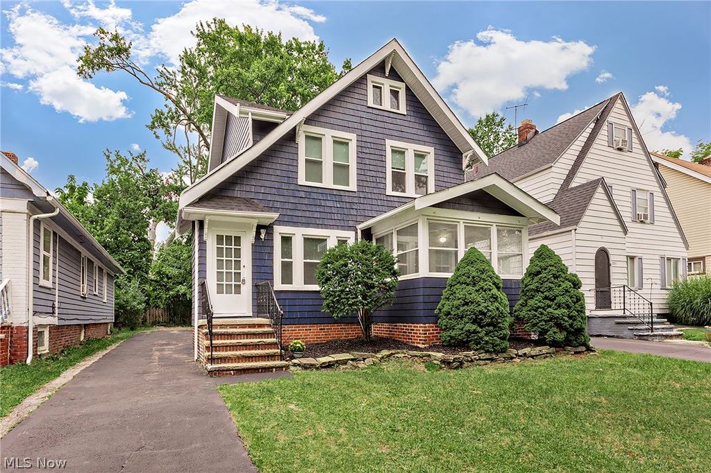 1049 Pembrook Road, Cleveland Heights, OH 44121